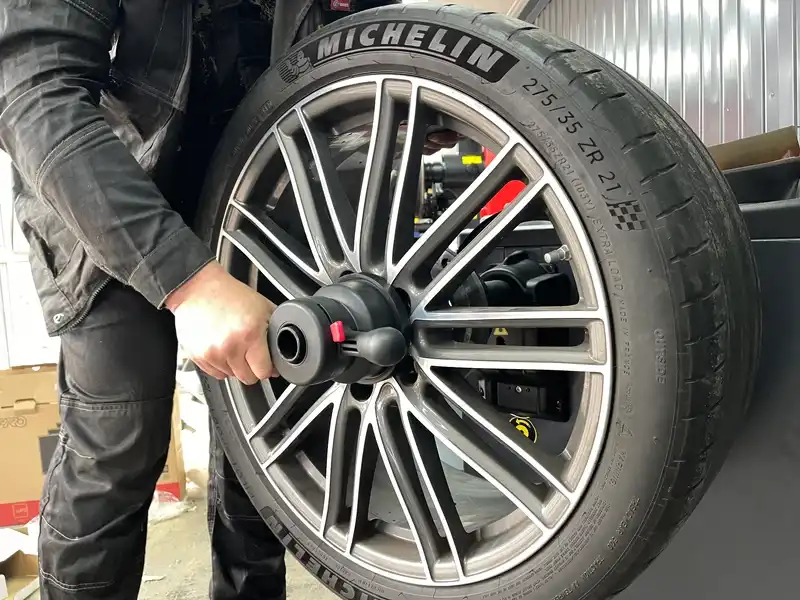 Porsche Cayenne, R21 — замена резины после аварии