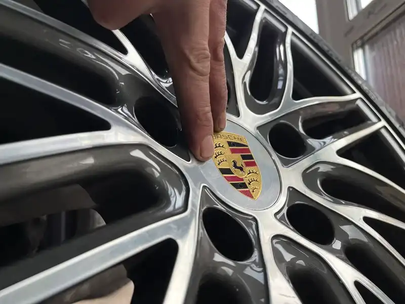 Porsche Cayenne, R21 — замена резины после аварии